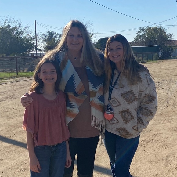 Meet your Posher, Aerin Michelle & Stacy - Picture 4 of 13